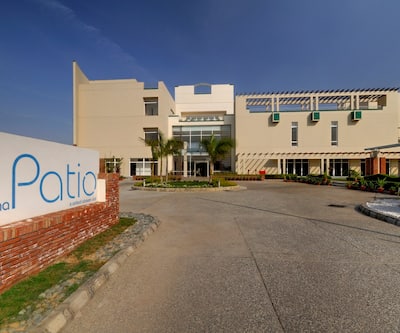 https://imgcld.yatra.com/ytimages/image/upload/t_hotel_yatra_city_desktop/v1437388304/Domestic Hotels/Hotels_Gurgaon/Nirvana Patio/Overview.jpg